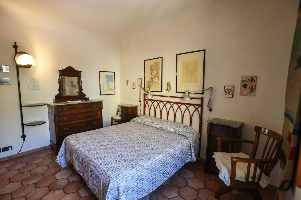 B&B 
