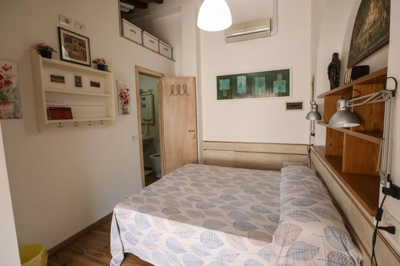 B&B 